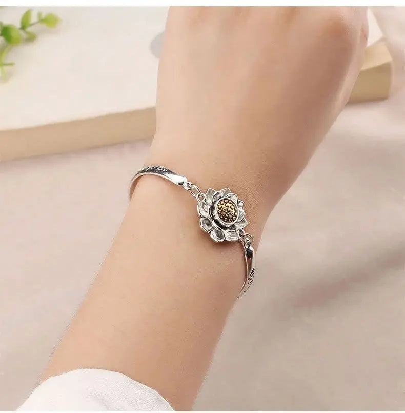 🔥【Compra 1 y llévate 1 gratis】Pulsera de loto giratoria con mantra de seis caracteres de la suerte 2026